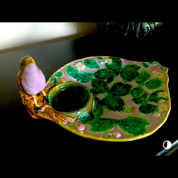 George Jones Majolica Strawberry Dish - Picture 2 of 5
